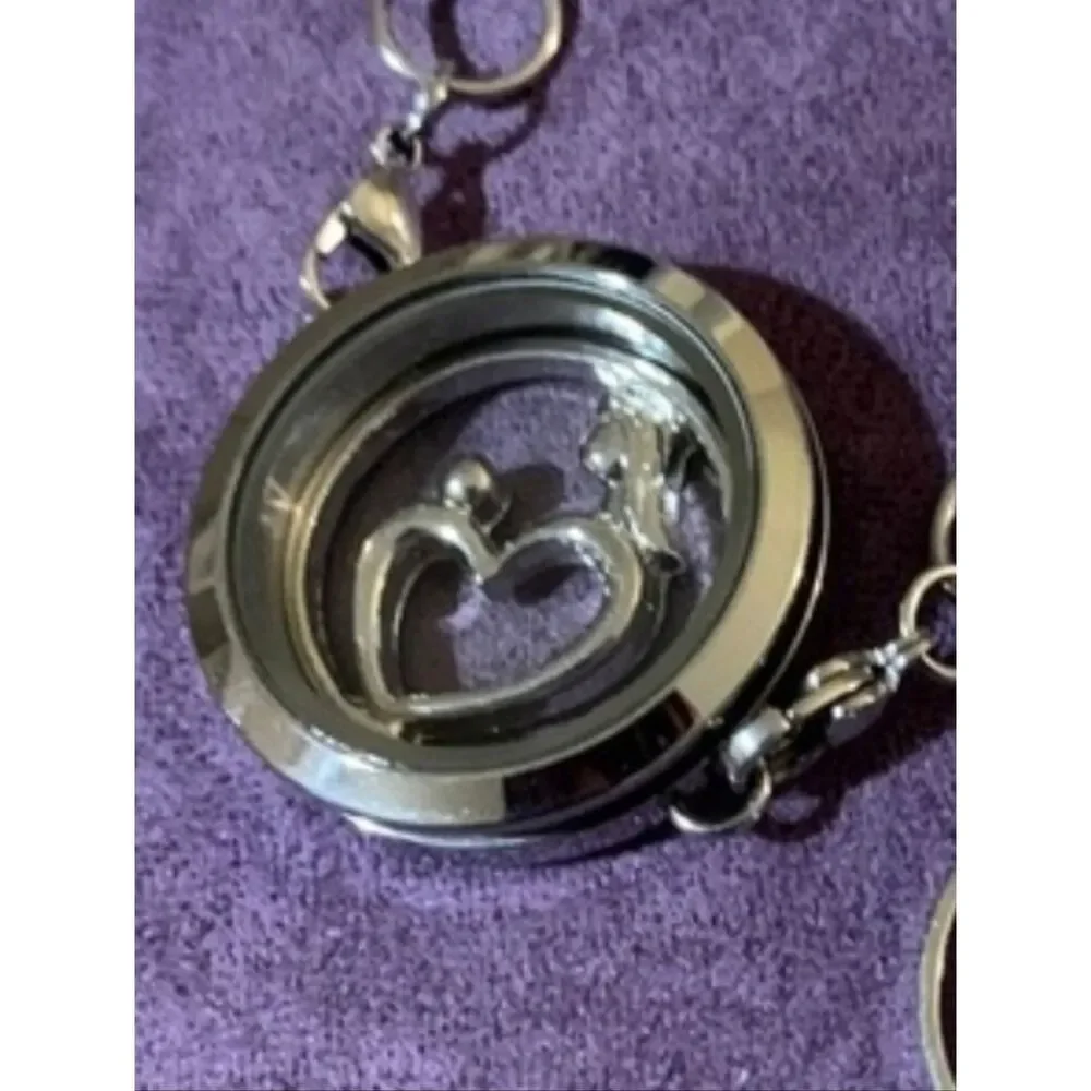 Gold-tone 'MOM' Decorative Plate Accent For Floating Lockets